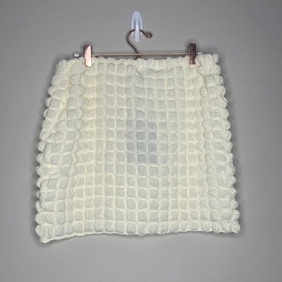 *new* PrettyLittleThing Shape Textured Micro Mini Skirt Women's Size 14 in Cream - Picture 6 of 8